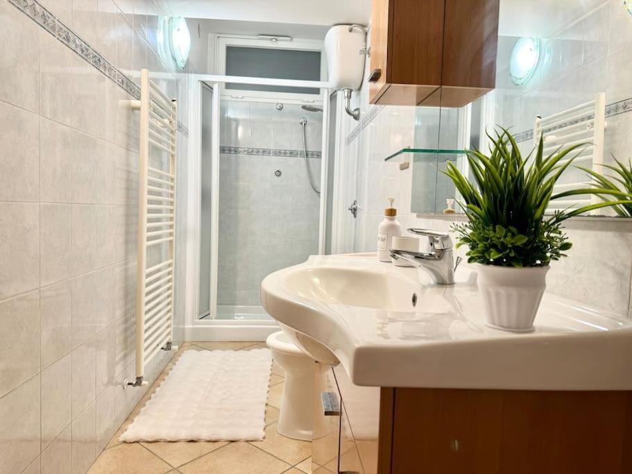 Casa Nel Verde - 4 Posti Letto Apartment Chiaravalle Marche Exterior photo